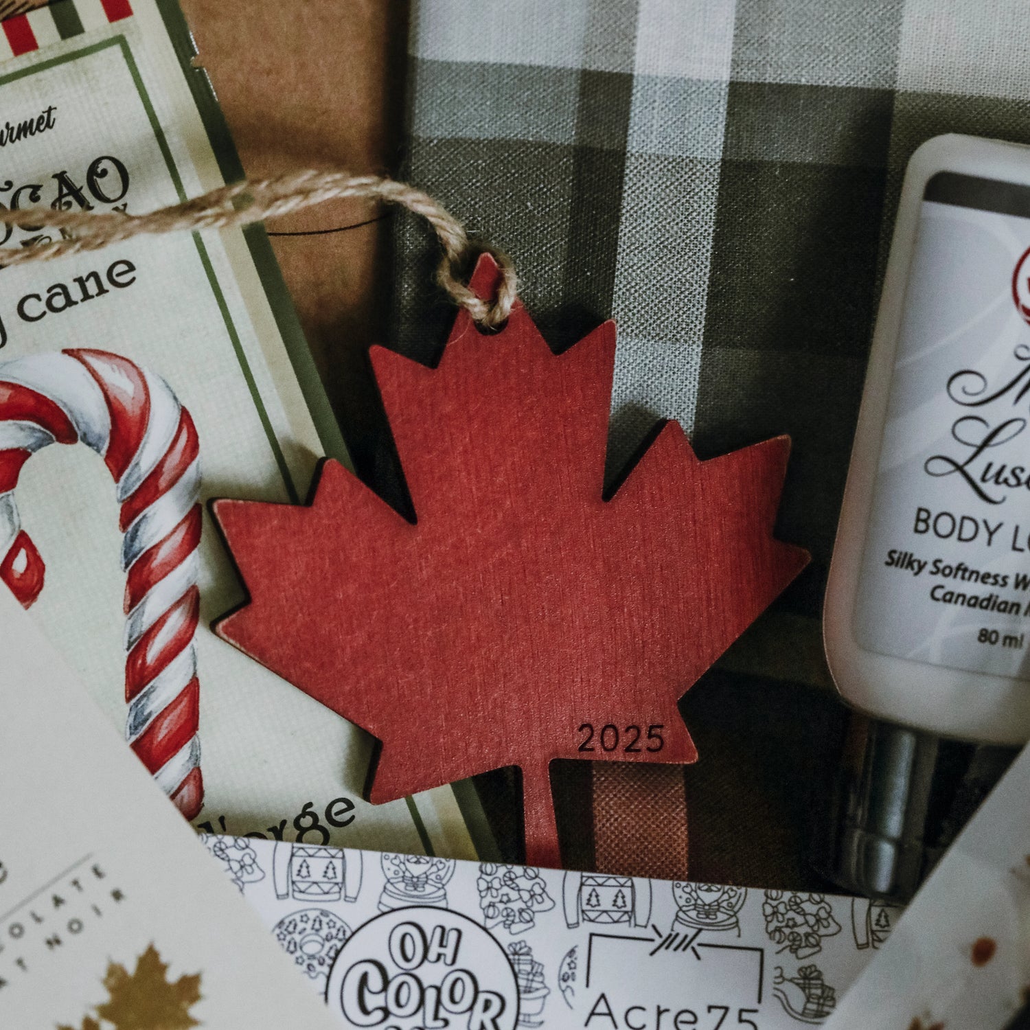 This holiday season, give gifts that do more than say thank you - give gifts that support Canada.
